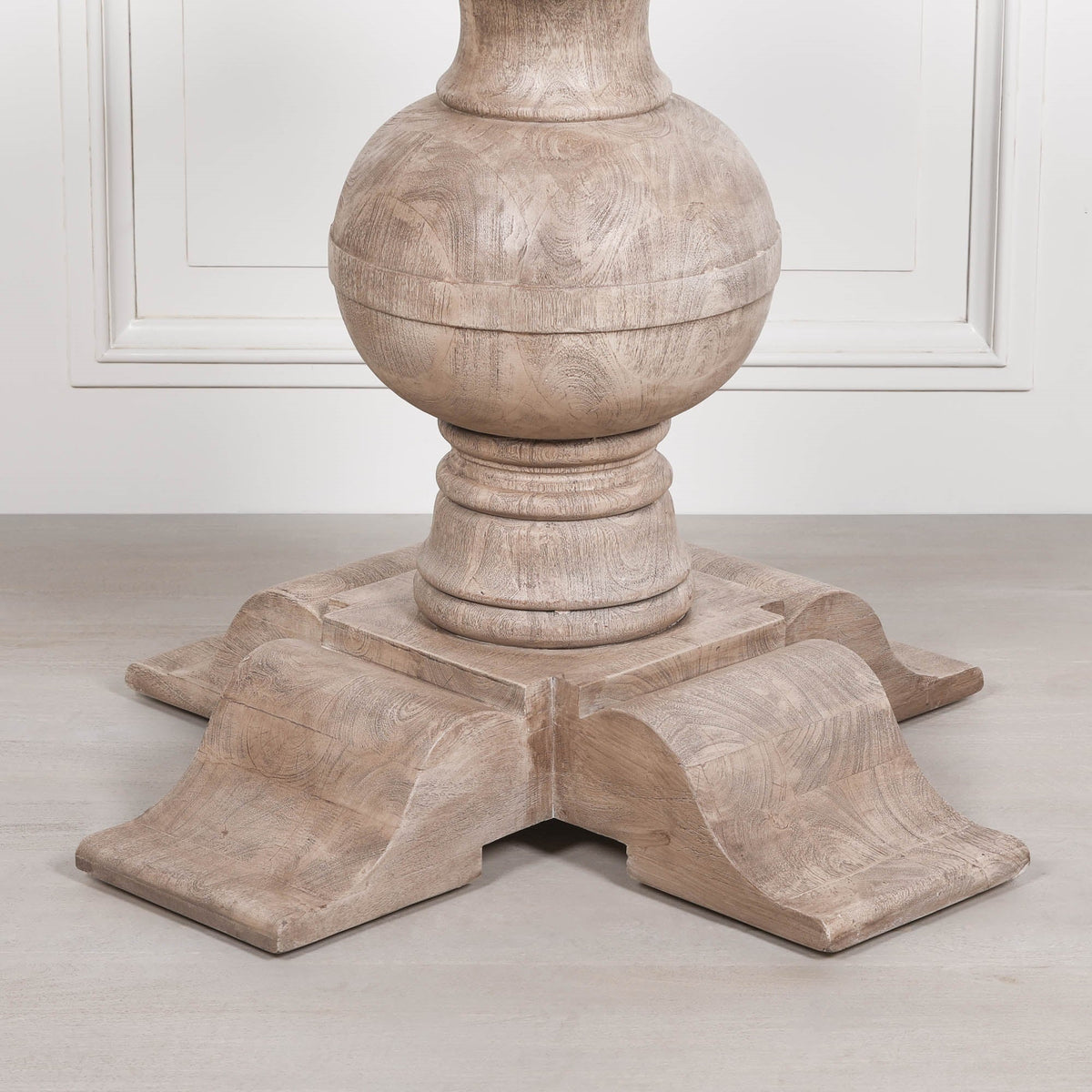 Rustic Acacia Round Ball Dining Table With 4 Louis Chairs